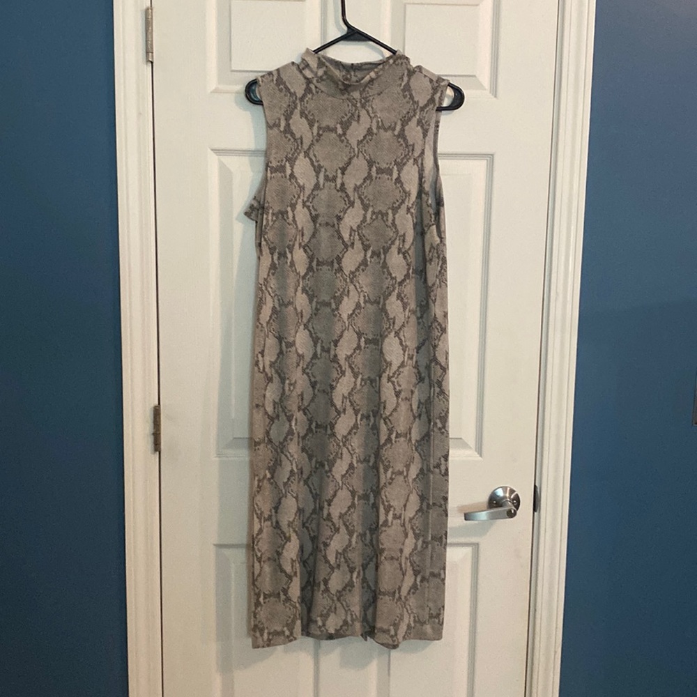 Medium Banana Republic Snake Print sleeveless Maxi dress